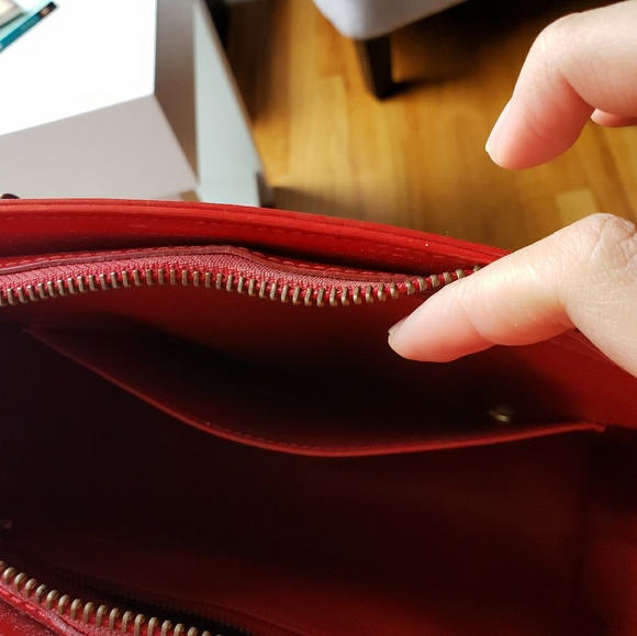 Louis Vuitton - Picture 2 of 7